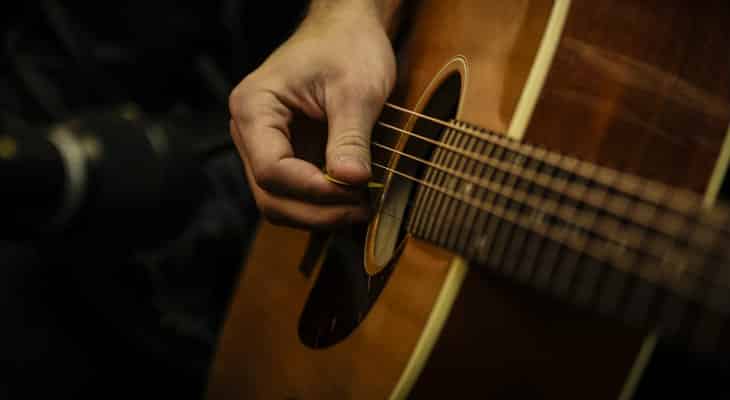 Best mid-range acoustic guitars