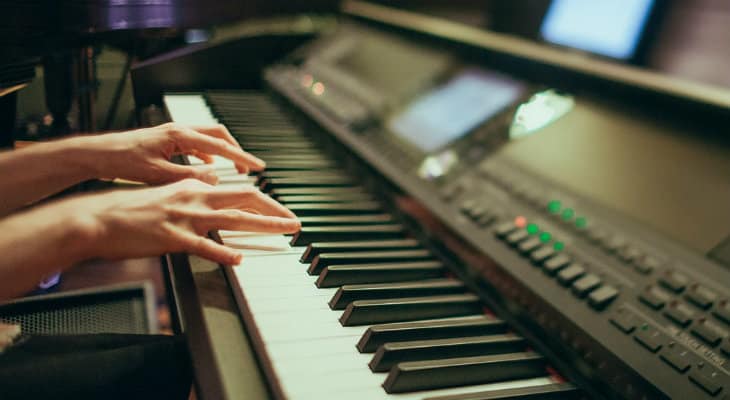 Best Keyboards for Beginners: 2019 Digital Piano Guide for ...