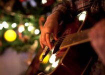16 Easy Christmas Songs on Acoustic Guitar to Impress Your Family