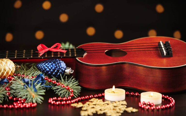 Easy christmas songs on the ukulele_ukulele and christmas ornaments on a table