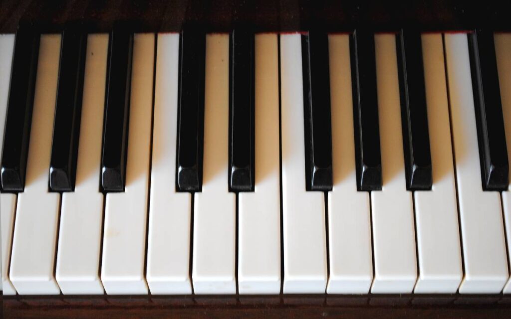 Piano black and white keys 1200x750
