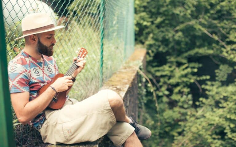 Sweet home alabama ukulele chords_man playing ukulele outdoors