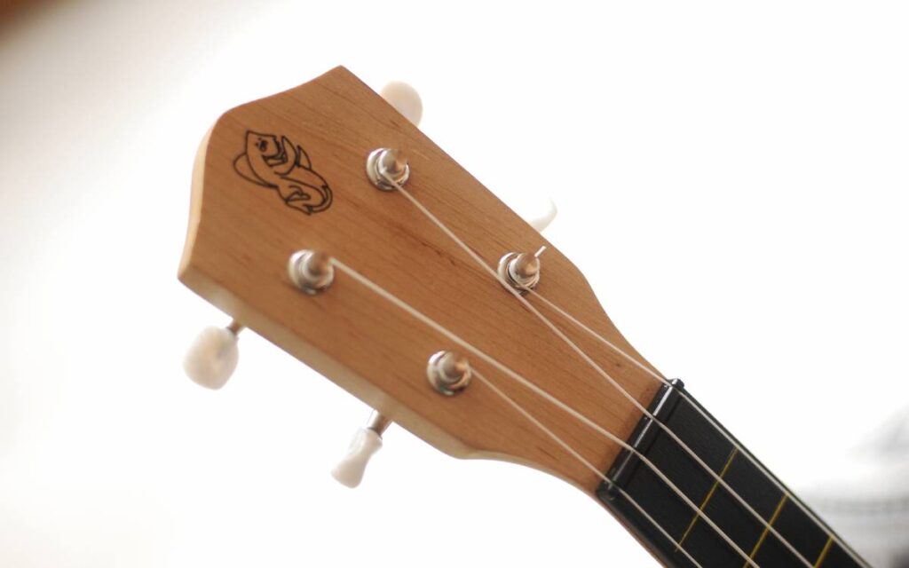 Ukulele headstock