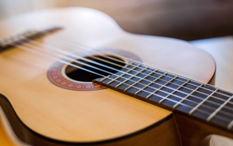 Easy folk guitar songs_closeup of a classical guitar