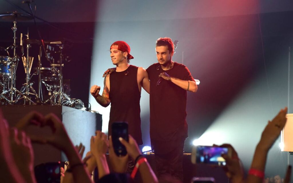 Twenty one pilots tyler joseph and josh dun on stage