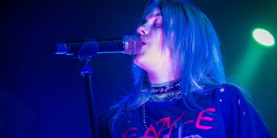 What ukulele does billie eilish use on stage? Here’s the answer